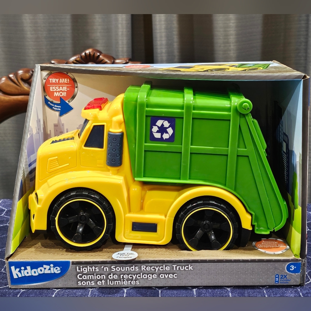 Lights 'n Sounds Recycle Truck - Green and Yellow